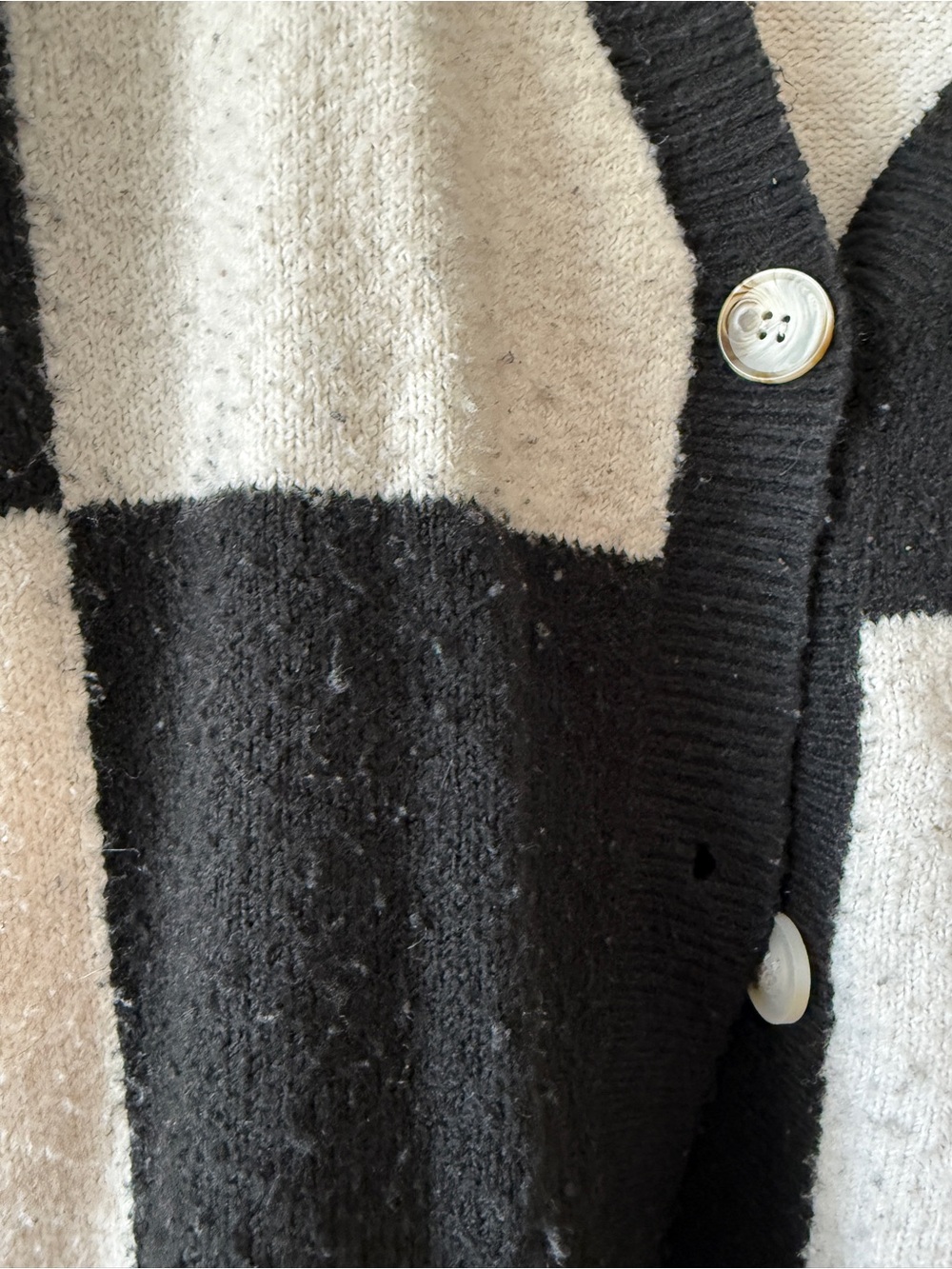 Modern Black and Cream Colorblock V-Neck Cardigan LUNA IVY size medium - Picture 5 of 10